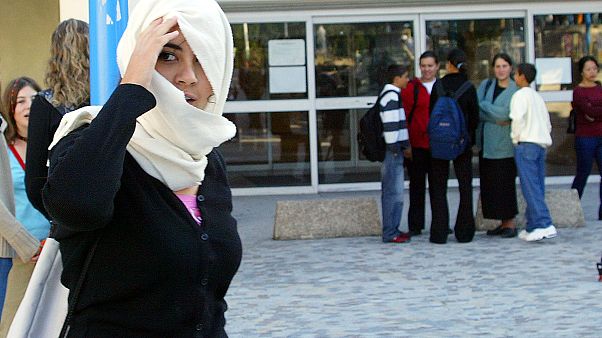 Belçika'da mahkeme okullarda başörtüsü yasağını haksız buldu Belçika'da mahkeme okullarda başörtüsü yasağını haksız buldu