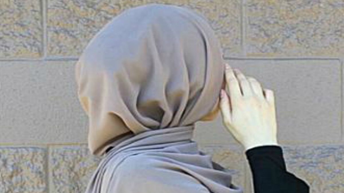 بناءً على دعوى رفعتها تلميذة مسلمة.. محكمة بلجيكية تصدر قراراً ضد حظر الحجاب