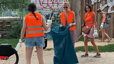 شاهد: برلين تُشركُ السيّاحَ في حملة تنظيف للحدائق والأماكن العامة