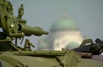 Az egykori jugoszláv hadsereg egyik tankját állították ki a belgrádi stadion elé