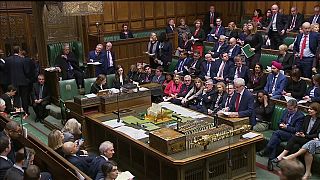 Nagy-Britannia: heves ellenzéki reakciók a parlament felfüggesztésére
