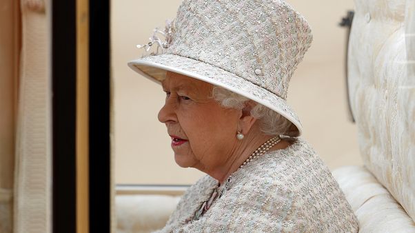 ¿Qué puede hacer Isabel II ante la petición de suspender el Parlamento? ¿Qué puede hacer Isabel II ante la petición de suspender el Parlamento?