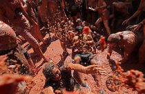 شاهد: أكبر معركة طعام في العالم بمهرجان توماتينا الإسباني