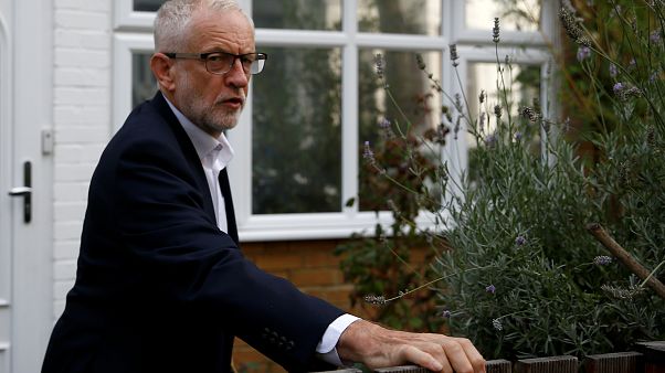 Jeremy Corbyn dice a Isabel II que suspender el Parlamento no es "aceptable" Jeremy Corbyn dice a Isabel II que suspender el Parlamento no es "aceptable"