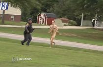 حاول ماثيو برنارد التهجم على الشرطي الذي دافع عن نفسه باستخدام رذاذ الفلفل والهراوة