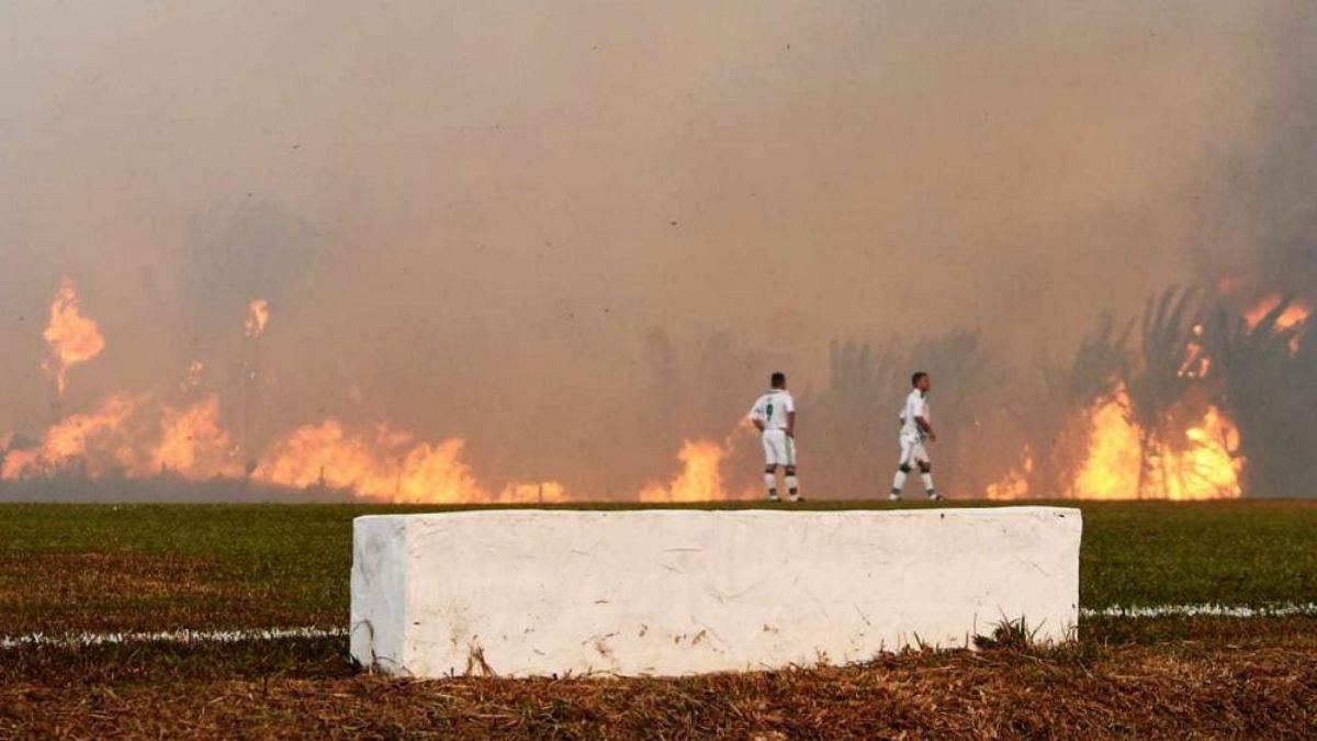 آتش‌سوزی آمازون بازی فوتبال در برزیل را در دقیقه ۶ متوقف کرد