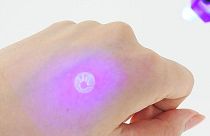 جوهر نامرئی که دست آزاردهندگان جنسی را رو می‌کند نیم ساعته به فروش رفت