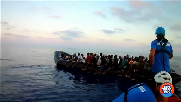 Mare Jonio: sbarcano 60 migranti a Lampedusa Mare Jonio: sbarcano 60 migranti a Lampedusa