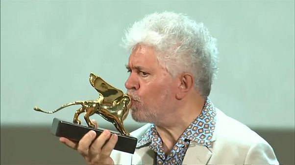 Almodóvar recibe el León de Oro de Honor Almodóvar recibe el León de Oro de Honor