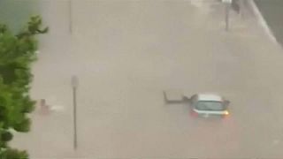 راننده اسپانیایی با شنا از غرق شدن در سیلاب گریخت