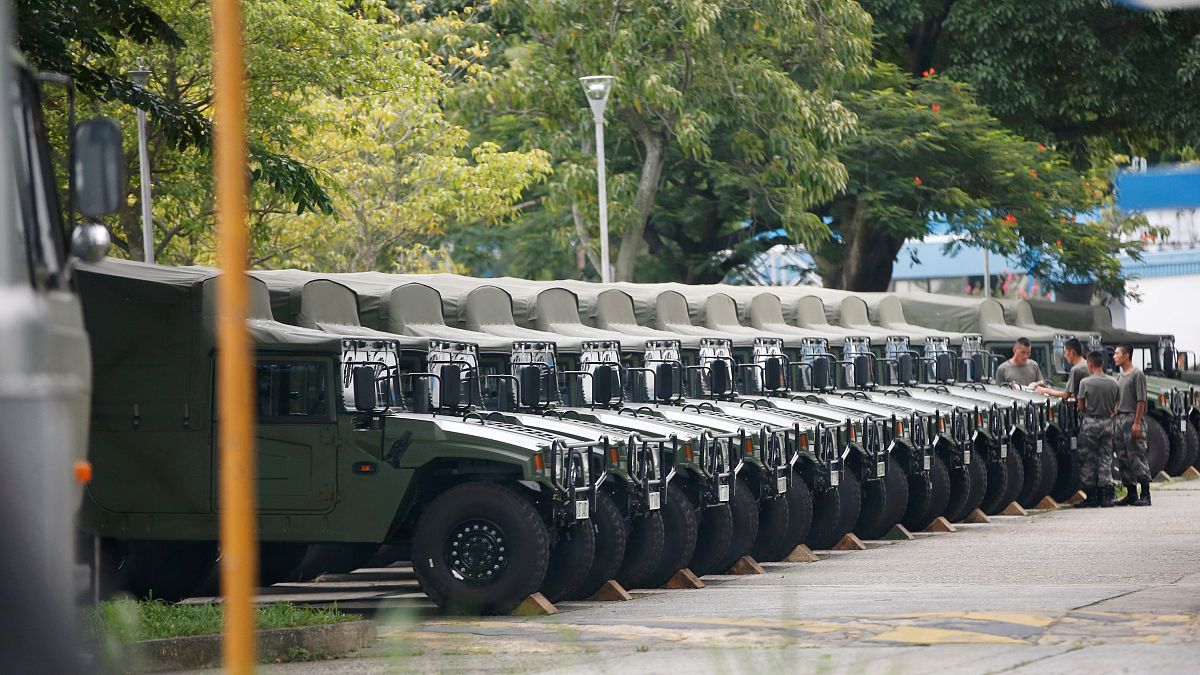 Hong Kong'da görüntülenen askeri konvoya Çin 'rutin rotasyon' dedi