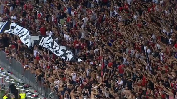 Homofobia obriga à interrupção do jogo Nice-Marselha Homofobia obriga à interrupção do jogo Nice-Marselha