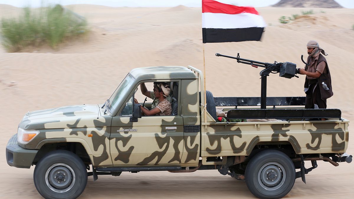 آلية تابعة للقوات الحكومية المعترف بها دولياً في اليمن 