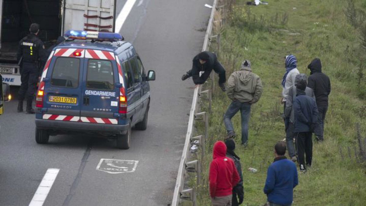 شش ماه زندان برای فعالان راست افراطی که مانع ورود پناهجویان به فرانسه می‌شدند  