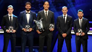 Savunma oyuncusu Van Dijk, Messi ve Ronaldo'yu geride bırakarak Avrupa'nın en iyi futbolcusu seçildi