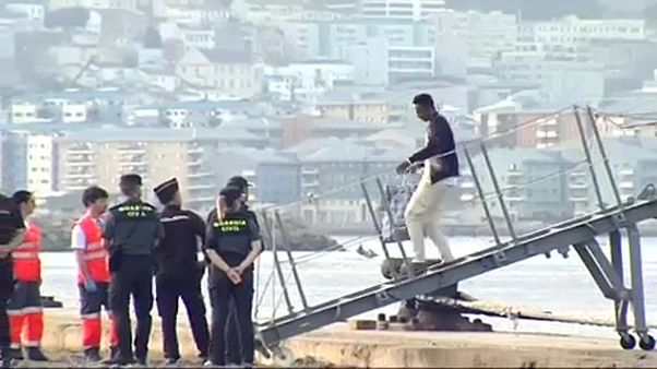 El Audaz llega a Cádiz con 15 inmigrantes rescatados por el Open Arms El Audaz llega a Cádiz con 15 inmigrantes rescatados por el Open Arms
