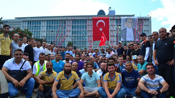 İBB'ye bağlı şirketlerden atılan çalışanlar sosyal medyada kampanya başlattı İBB'ye bağlı şirketlerden atılan çalışanlar sosyal medyada kampanya başlattı