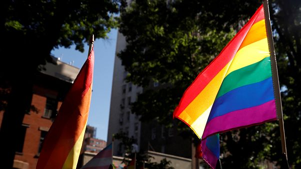 İngiltere'de mahkeme, erkek olan trans bireyin ailevi statüsünün "annelik" olduğuna hükmetti İngiltere'de mahkeme, erkek olan trans bireyin ailevi statüsünün "annelik" olduğuna hükmetti