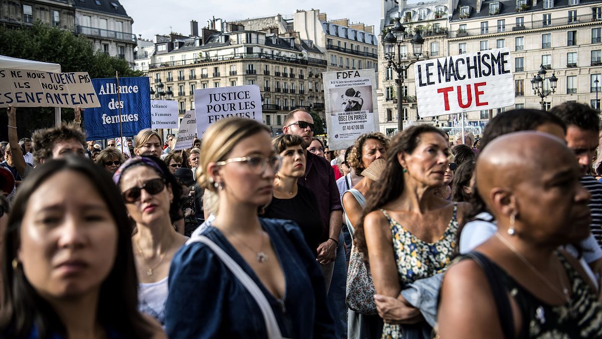 Kadına yönelik şiddet Fransa'da protesto edildi