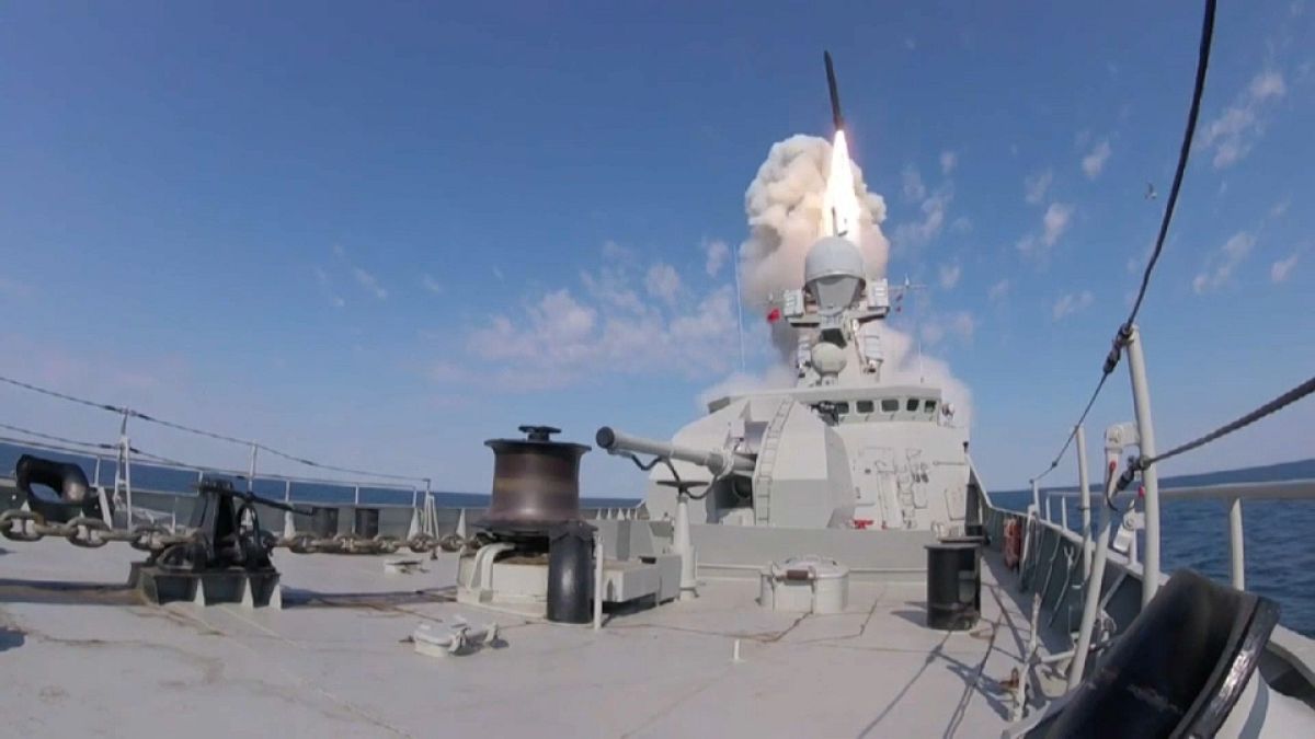روسيا تطلق طواريخ "كاليبر" لأول مرة من قواعد بحرية متحركة 
