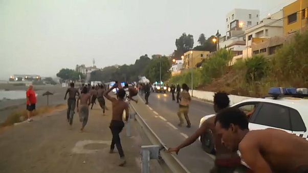 Ceuta: 150 migranti scavalcano recinzioni Ceuta: 150 migranti scavalcano recinzioni