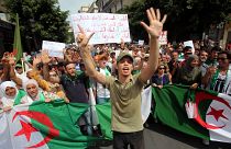 جمعة جديدة من المظاهرات في الجزائر تنادي برفض الإنتخابات التي يطالب بها الجيش