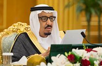 الملك سلمان يدعو طهران للتخلي عن "الفكر التوسعي والتخريبي"