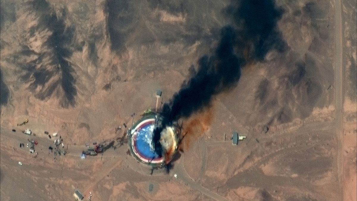 «انفجار» روی سکوی پرتاب ماهواره؛ وزیر ارتباطات: وزارت دفاع باید توضیح دهد