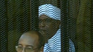 الرئيس السوداني المخلوع أمام المحكمة في الخرطوم 24-08-2019