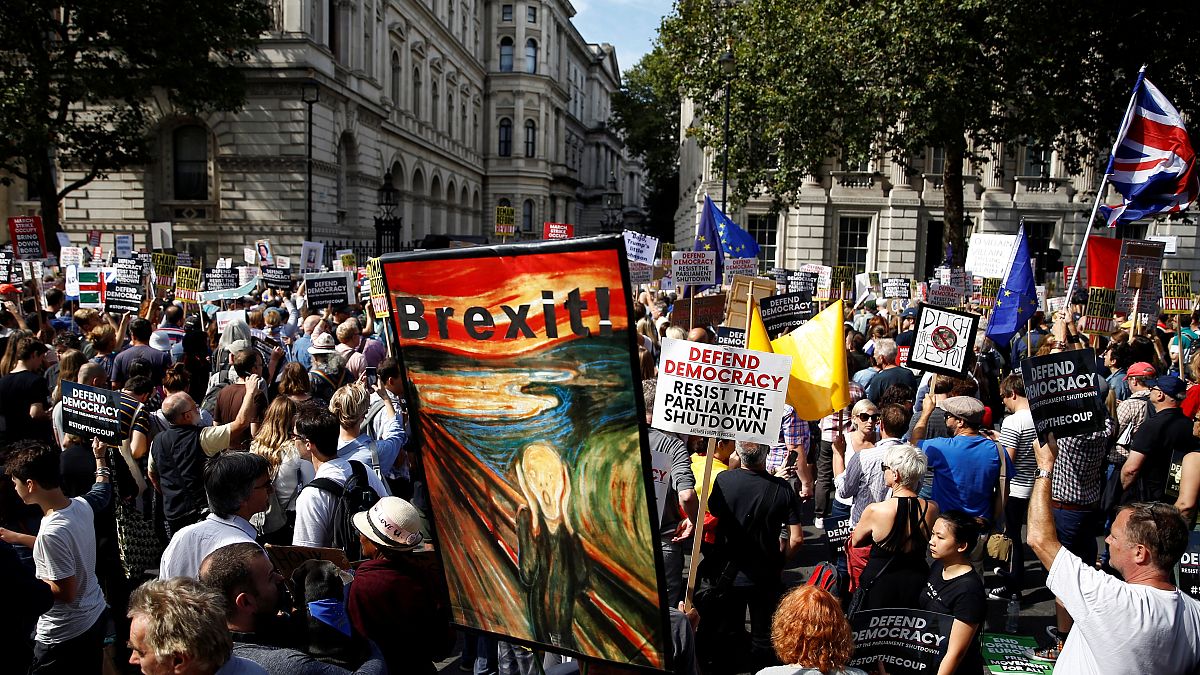 Vor Downing Street 10: Wütender Protest gegen Boris Johnson