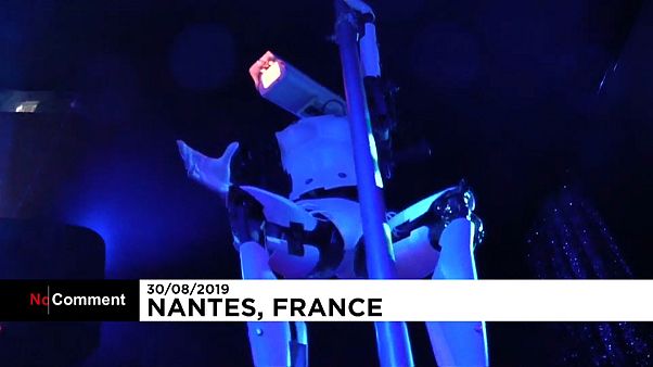 Les premières danseuses humanoïdes en club à Nantes Les premières danseuses humanoïdes en club à Nantes