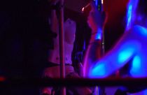 'Robot striptizciler' direk dansıyla hünerlerini sergiledi