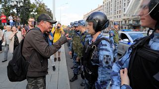 Thousands defy protest ban in Moscow and march against Putin's government