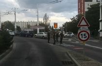 موقع حادثة عملية الطعن التي شهدتها إحدى ضواحي مجينة ليون الفرنسية وخلفت قتيلا و9 جرحى