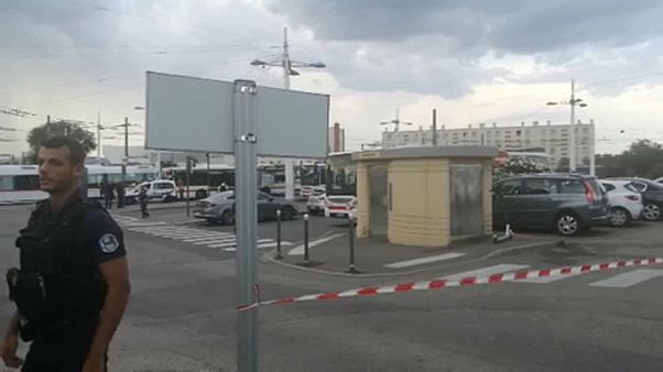 Λυών: Επίθεση με μαχαίρι έξω από σταθμό μετρό- Ένας νεκρός, εννέα τραυματίες Λυών: Επίθεση με μαχαίρι έξω από σταθμό μετρό- Ένας νεκρός, εννέα τραυματίες