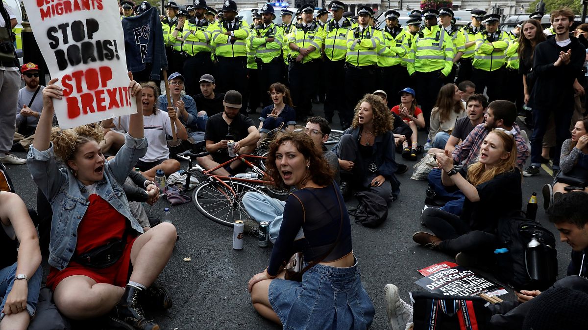 اعتراض سراسری در بریتانیا به طرح بوریس جانسون برای تعلیق کار پارلمان