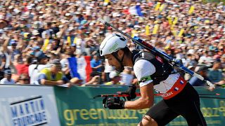 Martin Fourcade, roi du biathlon, fait le show à Annecy