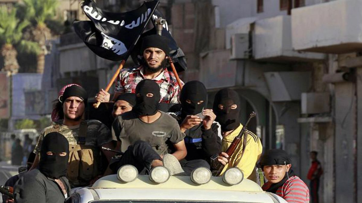 اعتقال أحد مسؤولي تنظيم الدولة الإسلامية في سوريا يشتبه بارتباطه باعتداءات باريس وبروكسل