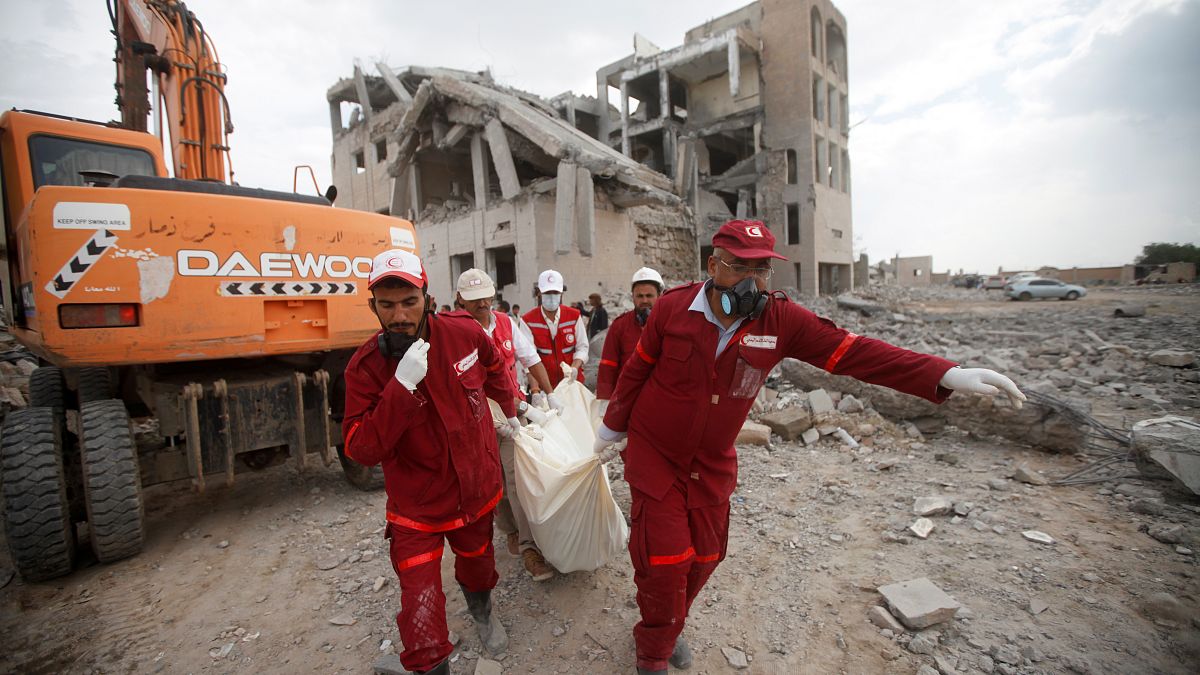 Red Crescent medics carry a body of the victim of Saudi-led airstrikes on a Houthi detention centre in Dhamar, Yemen, September 1, 2019.