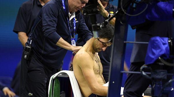 Amerika Açık: Maçta sakatlanan Novak Djokovic turnuvadan çekildi Amerika Açık: Maçta sakatlanan Novak Djokovic turnuvadan çekildi