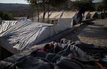 اليونان تسرع عمليات الترحيل لمواجهة أكبر تدفق للمهاجرين خلال 3 أعوام