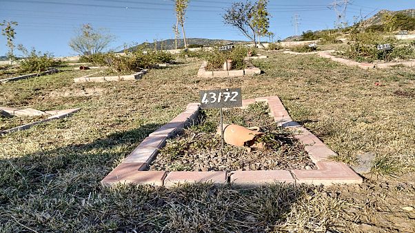 İzmir'de sahipsiz Aylan bebeklerin mezarlığı: 412 numaralı ada İzmir'de sahipsiz Aylan bebeklerin mezarlığı: 412 numaralı ada
