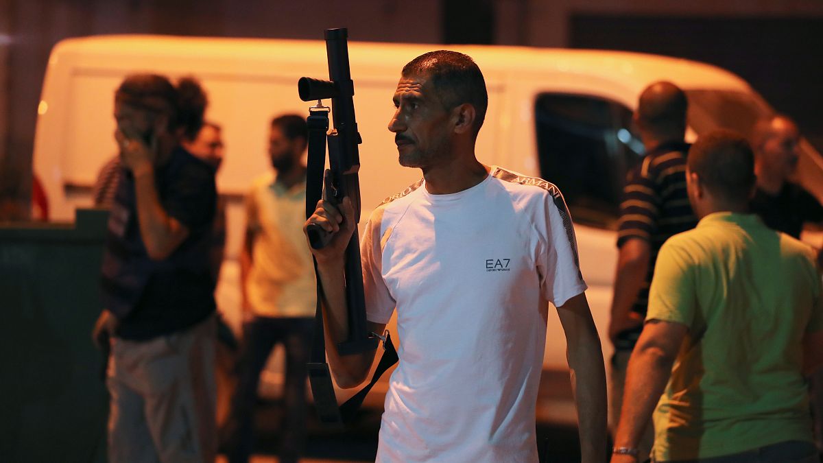 مقتل ضابط تونسي كبير وثلاثة مسلحين إسلاميين في اشتباكات بالقصرين 