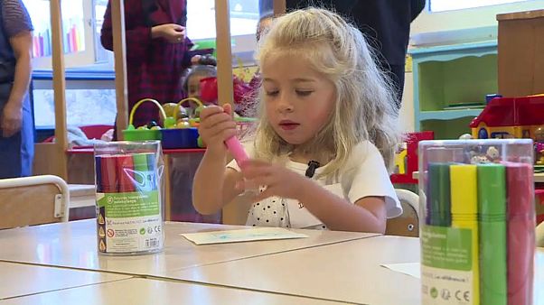 À trois ans désormais, l'école obligatoire en France À trois ans désormais, l'école obligatoire en France