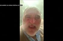 خوسيه أندريس مسجلاً رسالته من عين العاصفة