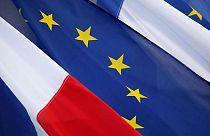 La Francia torna a scuola: da oggi Tricolore e bandiera UE obbligatorie nelle classi