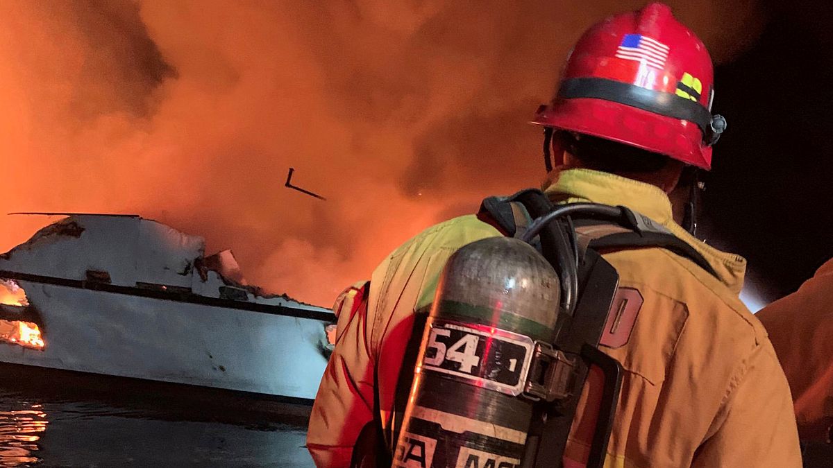 Καλιφόρνια: Σκάφος παραδόθηκε στις φλόγες - Δεκάδες νεκροί