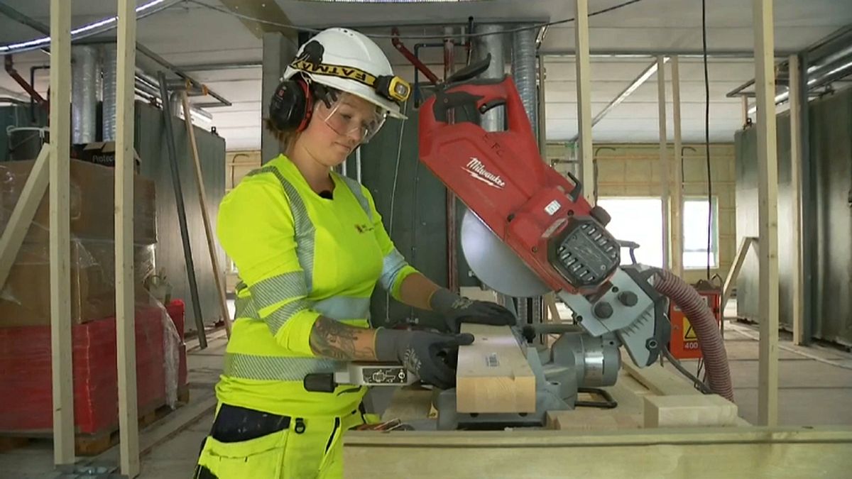 Стройки Норвегии приглашают работать больше женщин