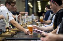 Efes, "Zilli Sally" ve "Delikanlı Henry" biralarının üretimini gelen tepkiler üzerine durdurdu