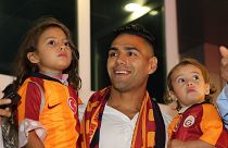 Galatasaray'ın transferi için görüşmelere başlandığını duyurduğu Kolombiyalı futbolcu Radamel Falcao, eşi ve çocukları ile İstanbul'a geldi. ( Mehmet Eser - Anadolu Ajansı )